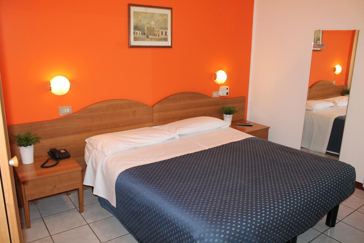 Hotel La Pace Mailand Exterior foto